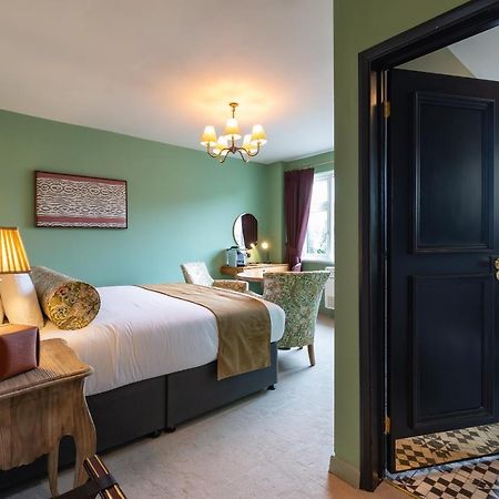 The Bear Hotel Bath Bagian luar foto