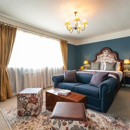 The Bear Hotel Bath Bagian luar foto