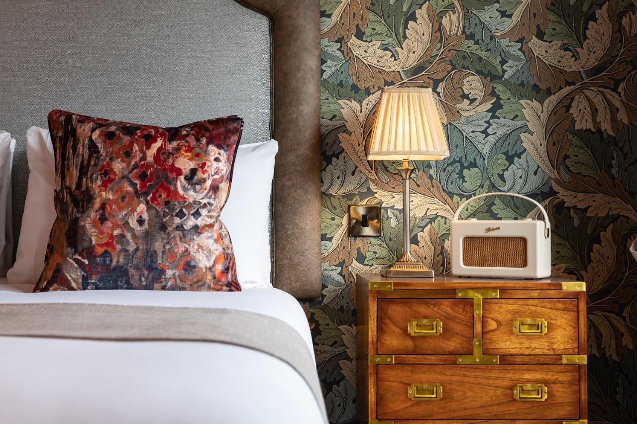 The Bear Hotel Bath Bagian luar foto