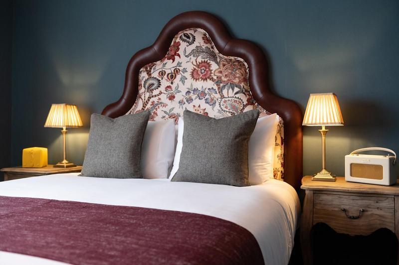 The Bear Hotel Bath Bagian luar foto