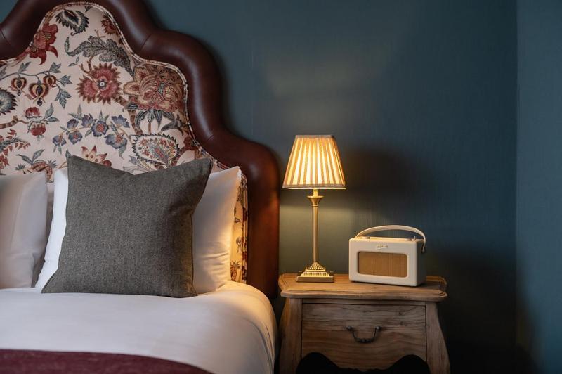 The Bear Hotel Bath Bagian luar foto