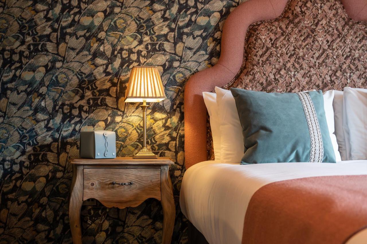 The Bear Hotel Bath Bagian luar foto