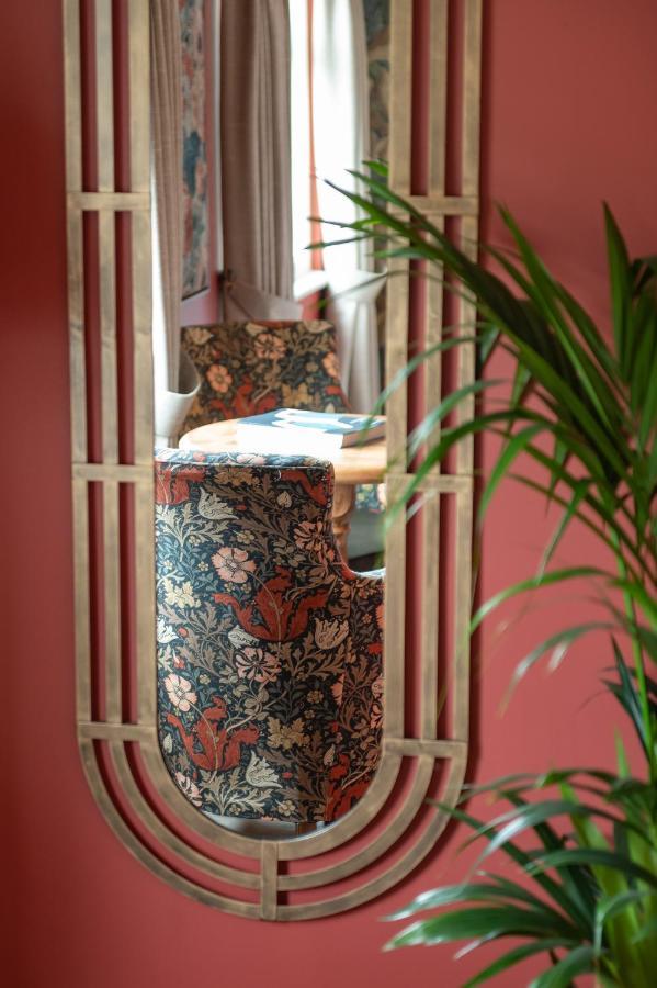 The Bear Hotel Bath Bagian luar foto