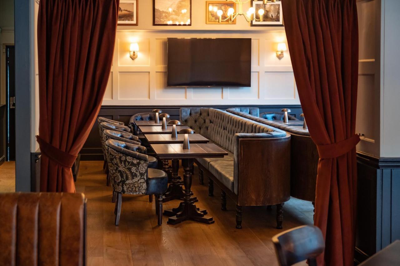 The Bear Hotel Bath Bagian luar foto