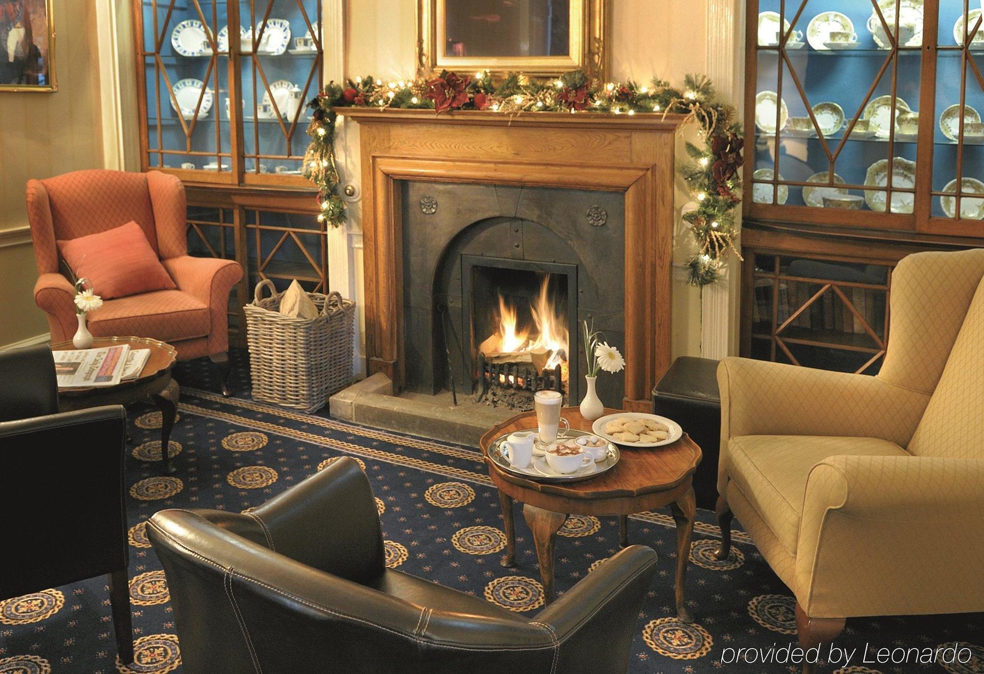 The Bear Hotel Bath Bagian luar foto