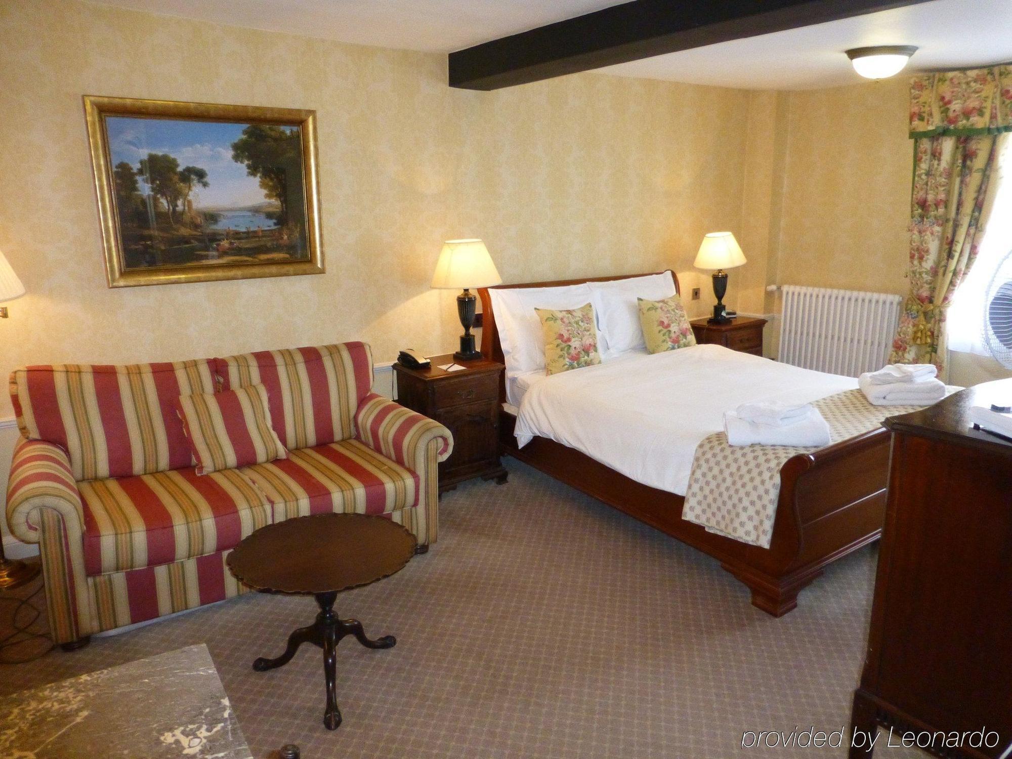 The Bear Hotel Bath Bagian luar foto