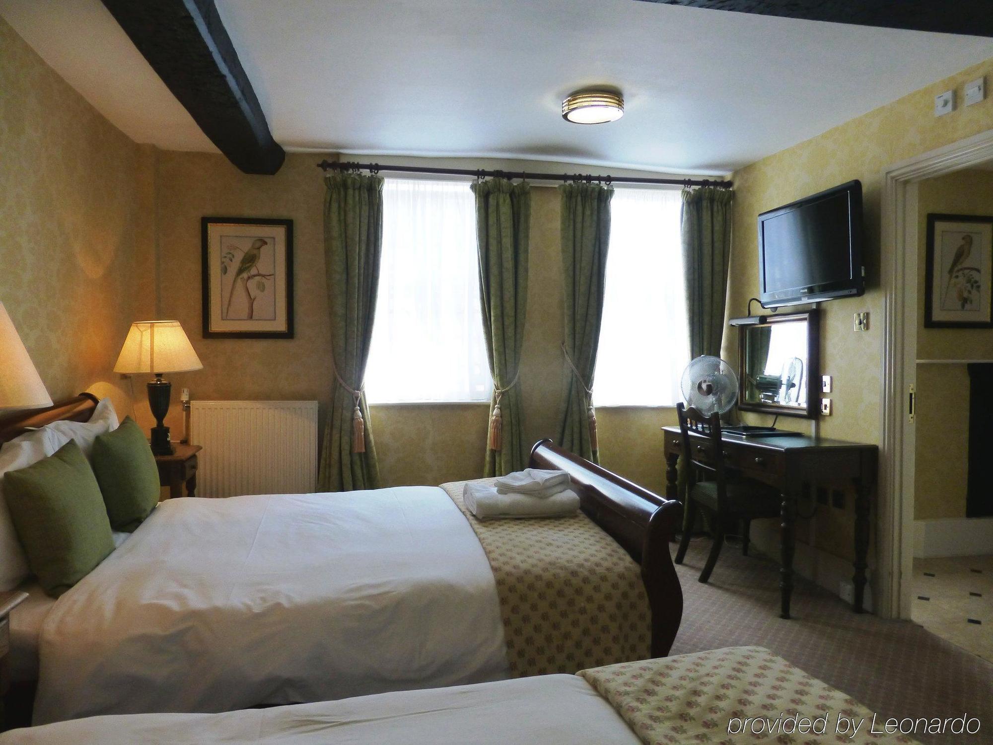 The Bear Hotel Bath Bagian luar foto