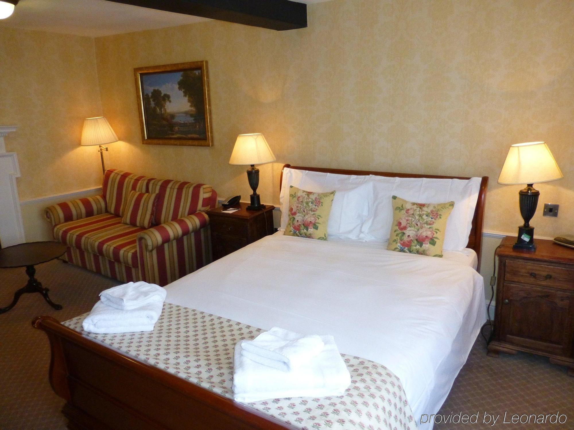 The Bear Hotel Bath Bagian luar foto