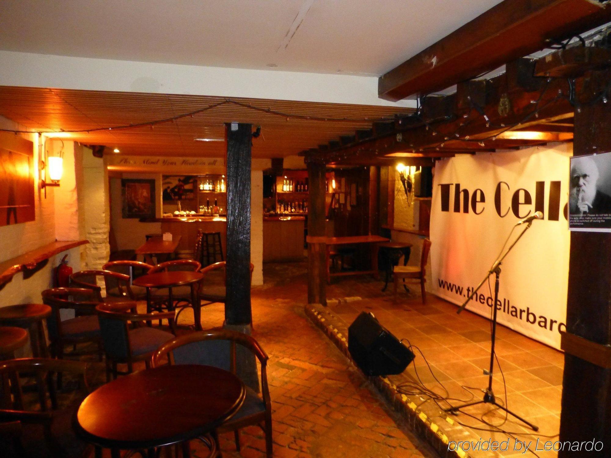 The Bear Hotel Bath Bagian luar foto