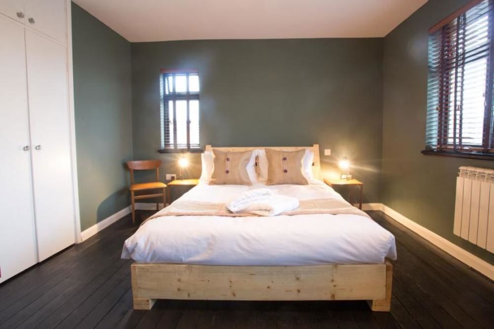 The Bear Hotel Bath Bagian luar foto