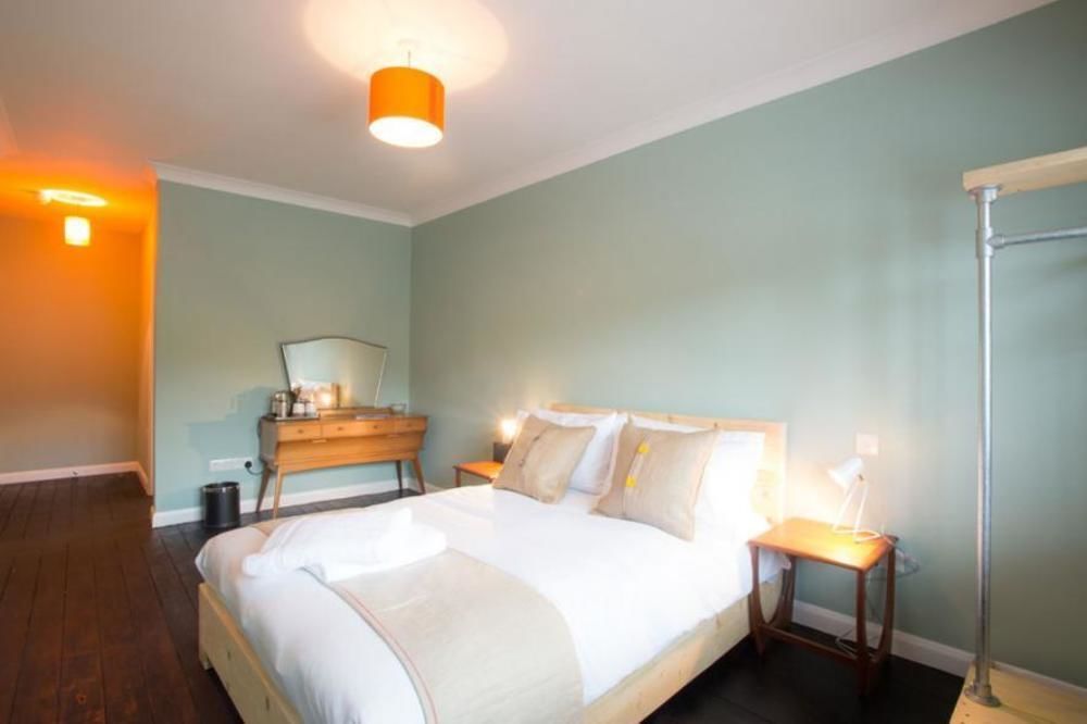 The Bear Hotel Bath Bagian luar foto